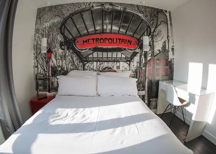 Le Glam\'s Hotel